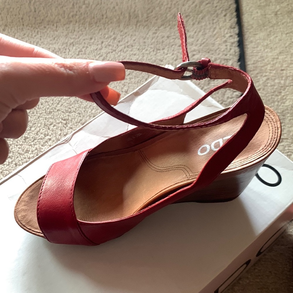ALDO VGUC RED LEATHER Size 38